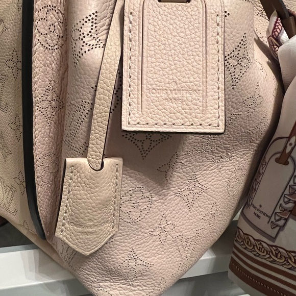 Louis Vuitton Muria Cream Mahina Leather with Brown braided strap and scarf - Picture 7 of 10